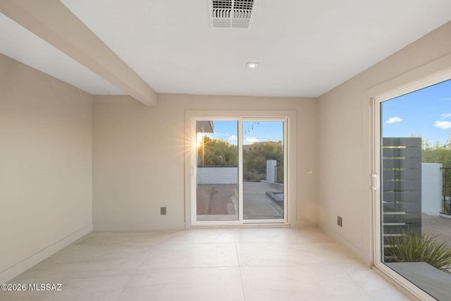 6640 N Camino Padre Isidoro, Tucson, AZ 85718