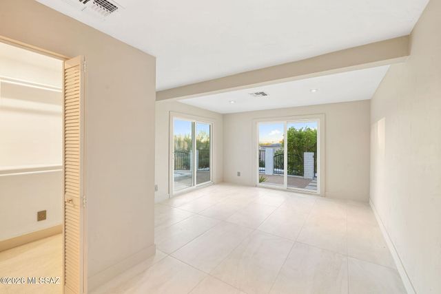 6640 N Camino Padre Isidoro, Tucson, AZ 85718