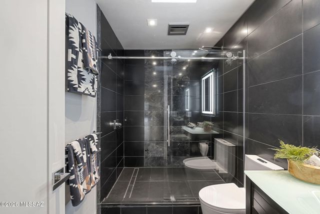 6640 N Camino Padre Isidoro, Tucson, AZ 85718