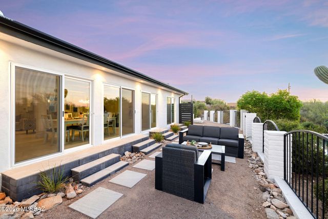 6640 N Camino Padre Isidoro, Tucson, AZ 85718