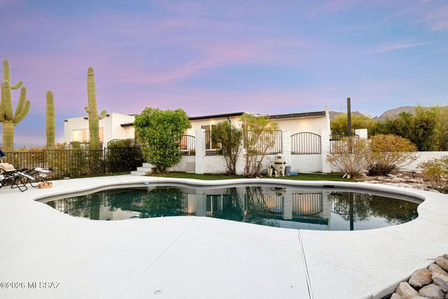 6640 N Camino Padre Isidoro, Tucson, AZ 85718