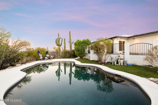 6640 N Camino Padre Isidoro, Tucson, AZ 85718