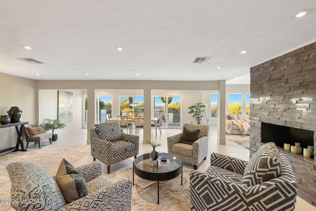 6640 N Camino Padre Isidoro, Tucson, AZ 85718