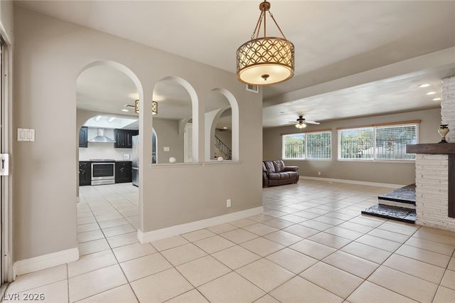 702 Greenbriar Townhouse Way, Las Vegas, NV 89121