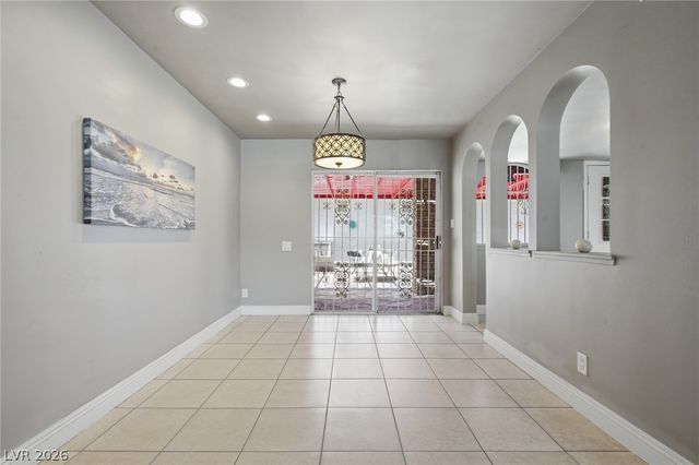 702 Greenbriar Townhouse Way, Las Vegas, NV 89121