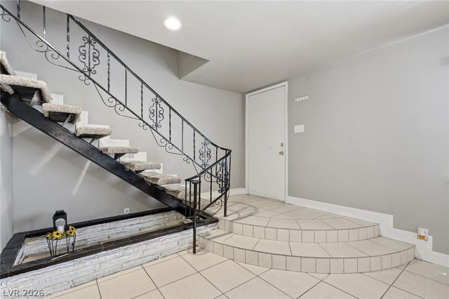 702 Greenbriar Townhouse Way, Las Vegas, NV 89121