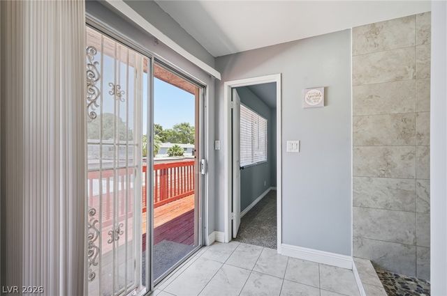 702 Greenbriar Townhouse Way, Las Vegas, NV 89121