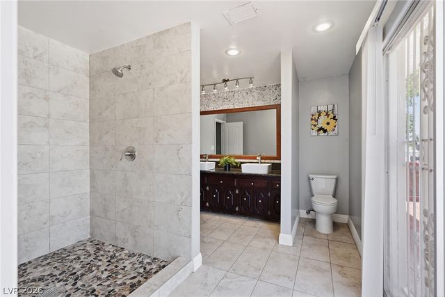 702 Greenbriar Townhouse Way, Las Vegas, NV 89121