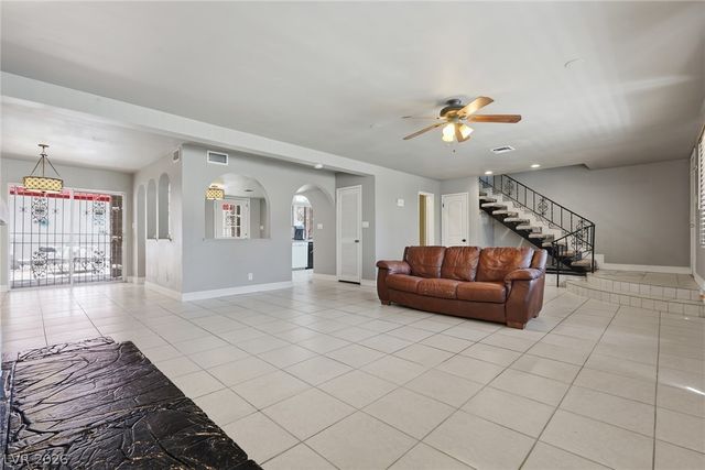 702 Greenbriar Townhouse Way, Las Vegas, NV 89121