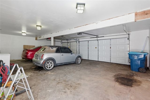 702 Greenbriar Townhouse Way, Las Vegas, NV 89121