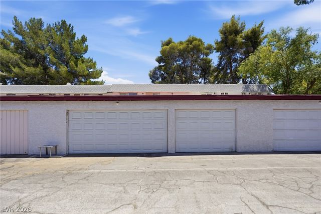 702 Greenbriar Townhouse Way, Las Vegas, NV 89121