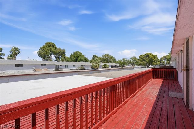 702 Greenbriar Townhouse Way, Las Vegas, NV 89121