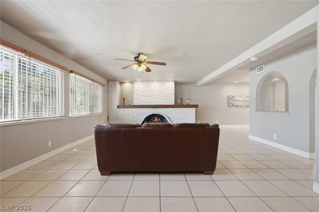 702 Greenbriar Townhouse Way, Las Vegas, NV 89121