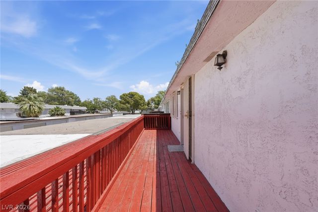 702 Greenbriar Townhouse Way, Las Vegas, NV 89121