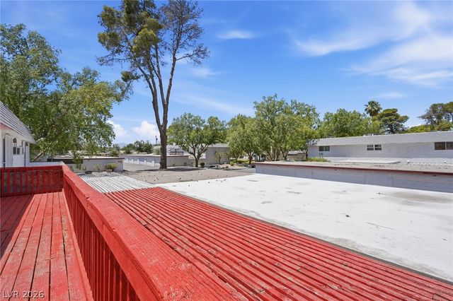 702 Greenbriar Townhouse Way, Las Vegas, NV 89121