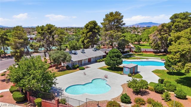 702 Greenbriar Townhouse Way, Las Vegas, NV 89121