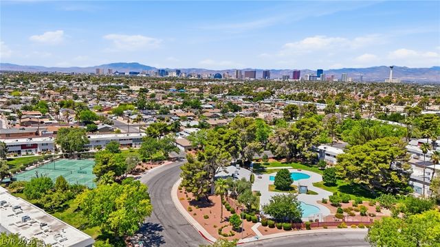 702 Greenbriar Townhouse Way, Las Vegas, NV 89121