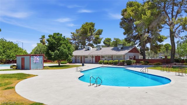 702 Greenbriar Townhouse Way, Las Vegas, NV 89121