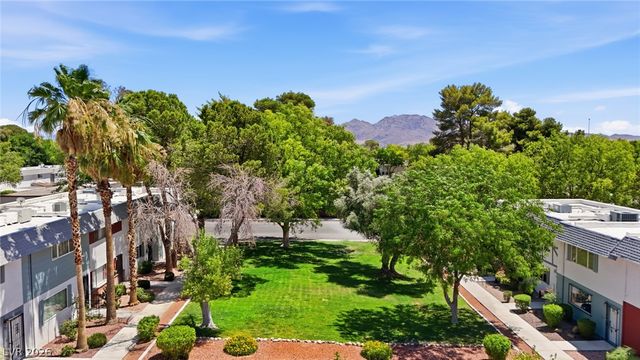 702 Greenbriar Townhouse Way, Las Vegas, NV 89121
