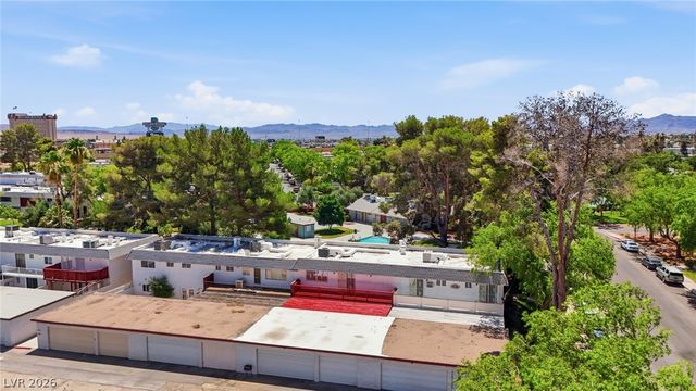 702 Greenbriar Townhouse Way, Las Vegas, NV 89121