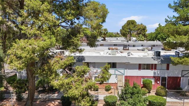 702 Greenbriar Townhouse Way, Las Vegas, NV 89121