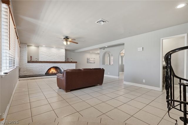 702 Greenbriar Townhouse Way, Las Vegas, NV 89121