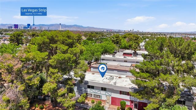 702 Greenbriar Townhouse Way, Las Vegas, NV 89121