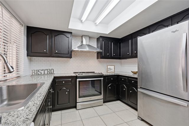 702 Greenbriar Townhouse Way, Las Vegas, NV 89121