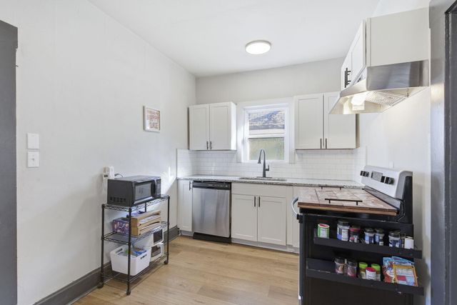 911 W Scott Street, Springfield, MO 65802