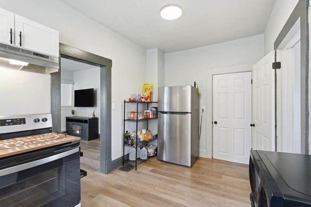 911 W Scott Street, Springfield, MO 65802