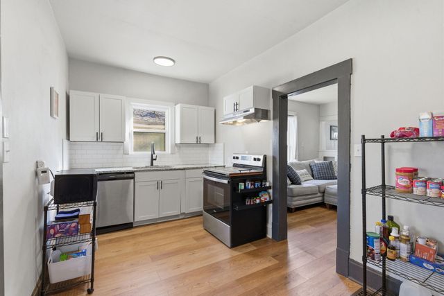 911 W Scott Street, Springfield, MO 65802