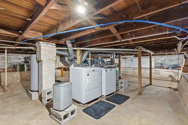 911 W Scott Street, Springfield, MO 65802