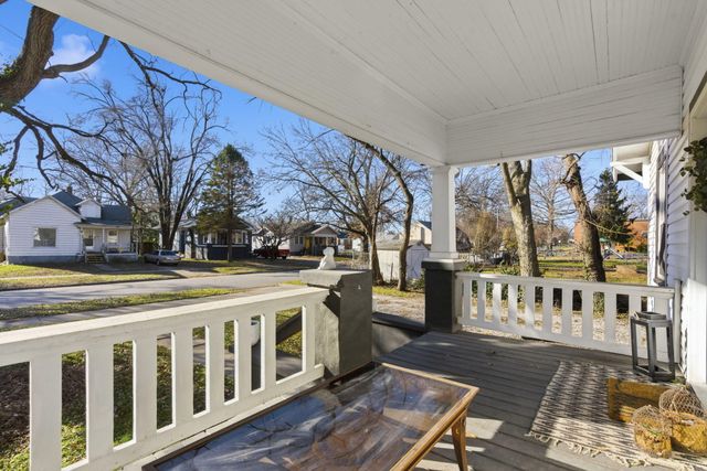 911 W Scott Street, Springfield, MO 65802