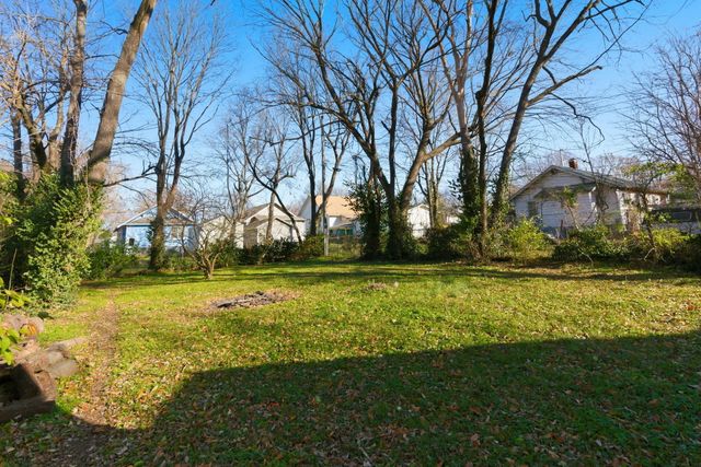 911 W Scott Street, Springfield, MO 65802