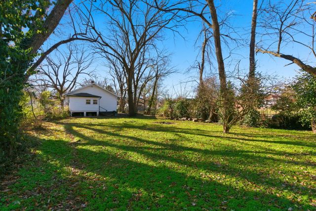 911 W Scott Street, Springfield, MO 65802