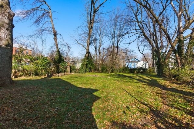 911 W Scott Street, Springfield, MO 65802