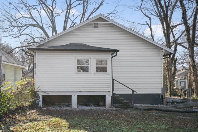 911 W Scott Street, Springfield, MO 65802
