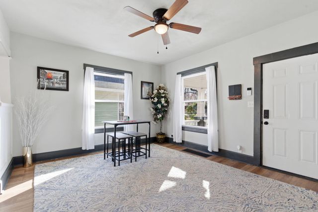 911 W Scott Street, Springfield, MO 65802