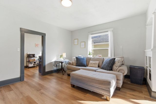 911 W Scott Street, Springfield, MO 65802