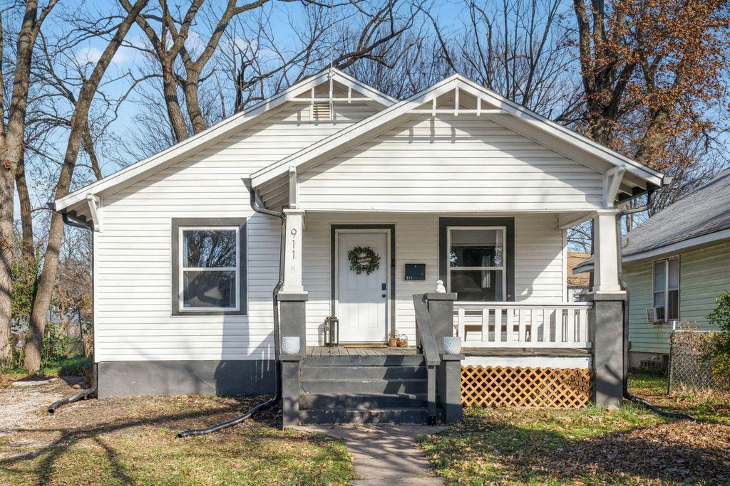 911 W Scott Street, Springfield, MO 65802