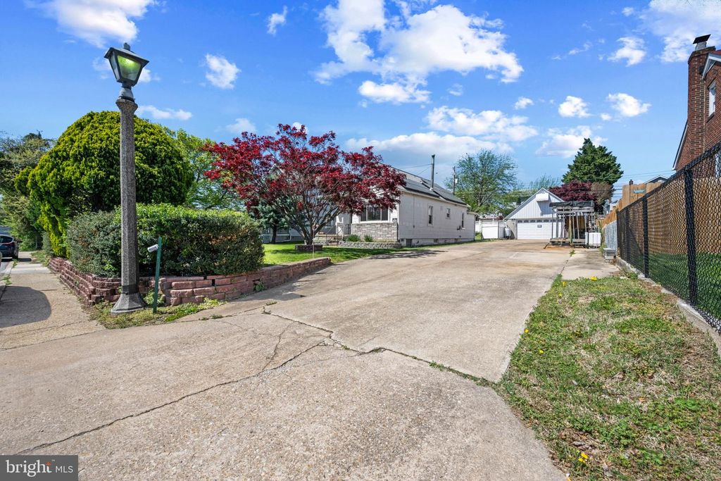 Image 2 of property listing at 6810 BELCLARE RD, Baltimore, MD 21222