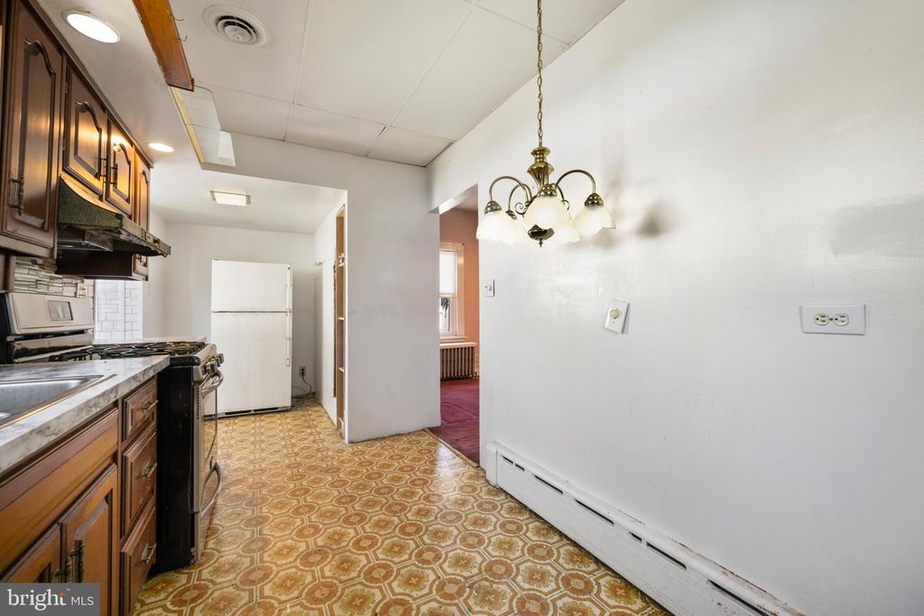 Image 16 of property listing at 6810 BELCLARE RD, Baltimore, MD 21222