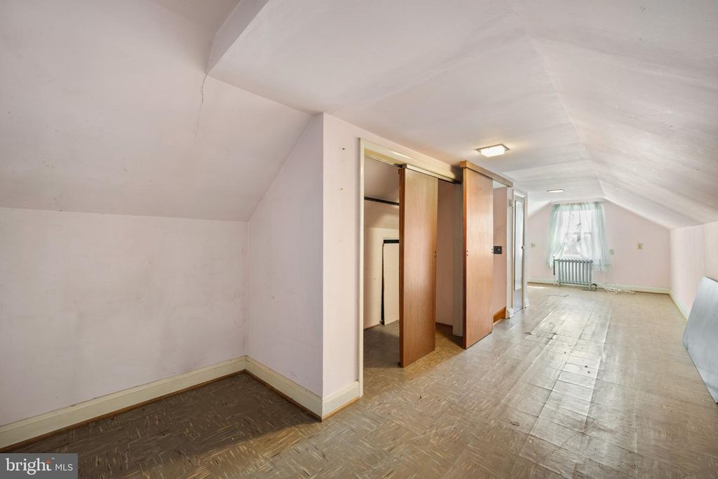 Image 23 of property listing at 6810 BELCLARE RD, Baltimore, MD 21222