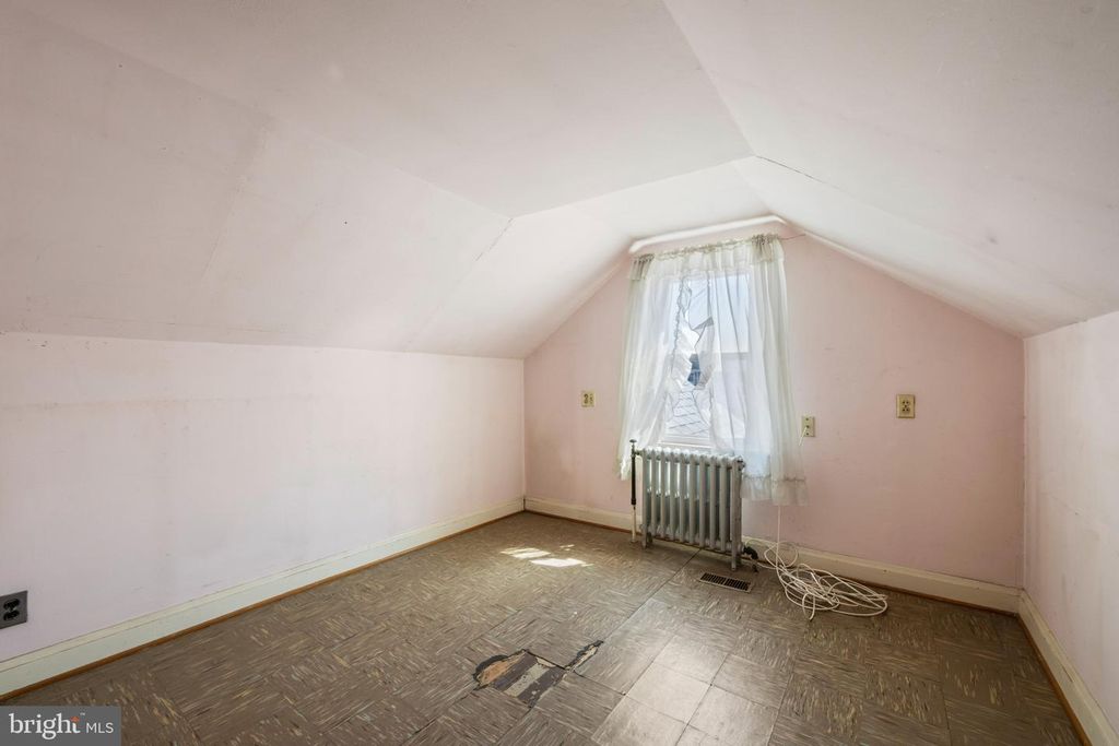 Image 24 of property listing at 6810 BELCLARE RD, Baltimore, MD 21222