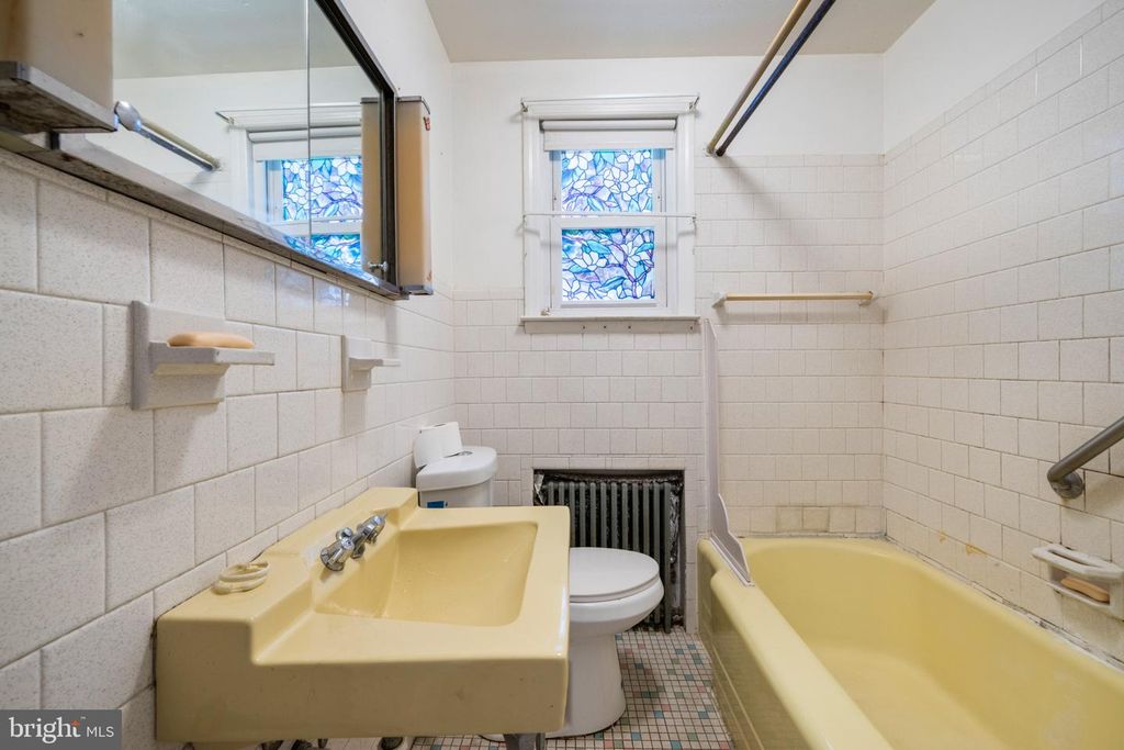 Image 25 of property listing at 6810 BELCLARE RD, Baltimore, MD 21222