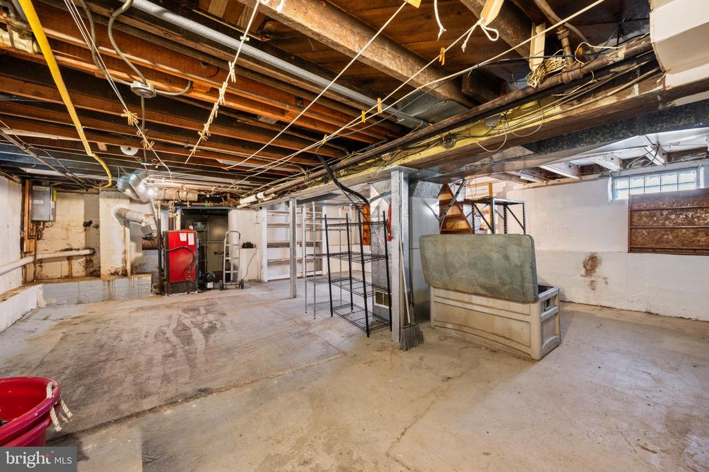 Image 29 of property listing at 6810 BELCLARE RD, Baltimore, MD 21222