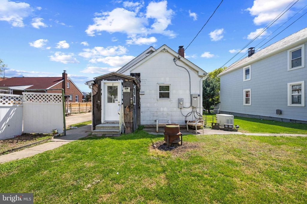 Image 33 of property listing at 6810 BELCLARE RD, Baltimore, MD 21222