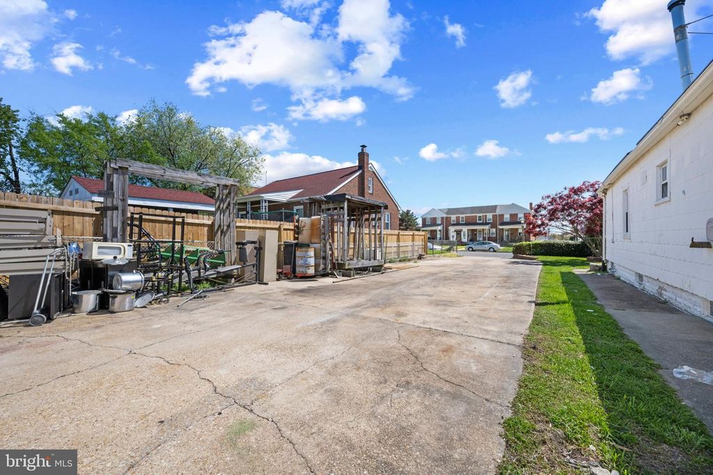 Image 35 of property listing at 6810 BELCLARE RD, Baltimore, MD 21222