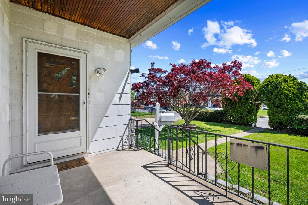 Image 6 of property listing at 6810 BELCLARE RD, Baltimore, MD 21222