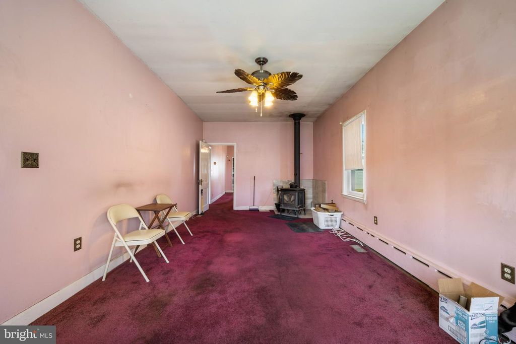 Image 8 of property listing at 6810 BELCLARE RD, Baltimore, MD 21222